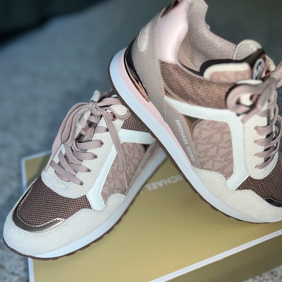 Micheal Kors sneakers - Picture 1 of 2
